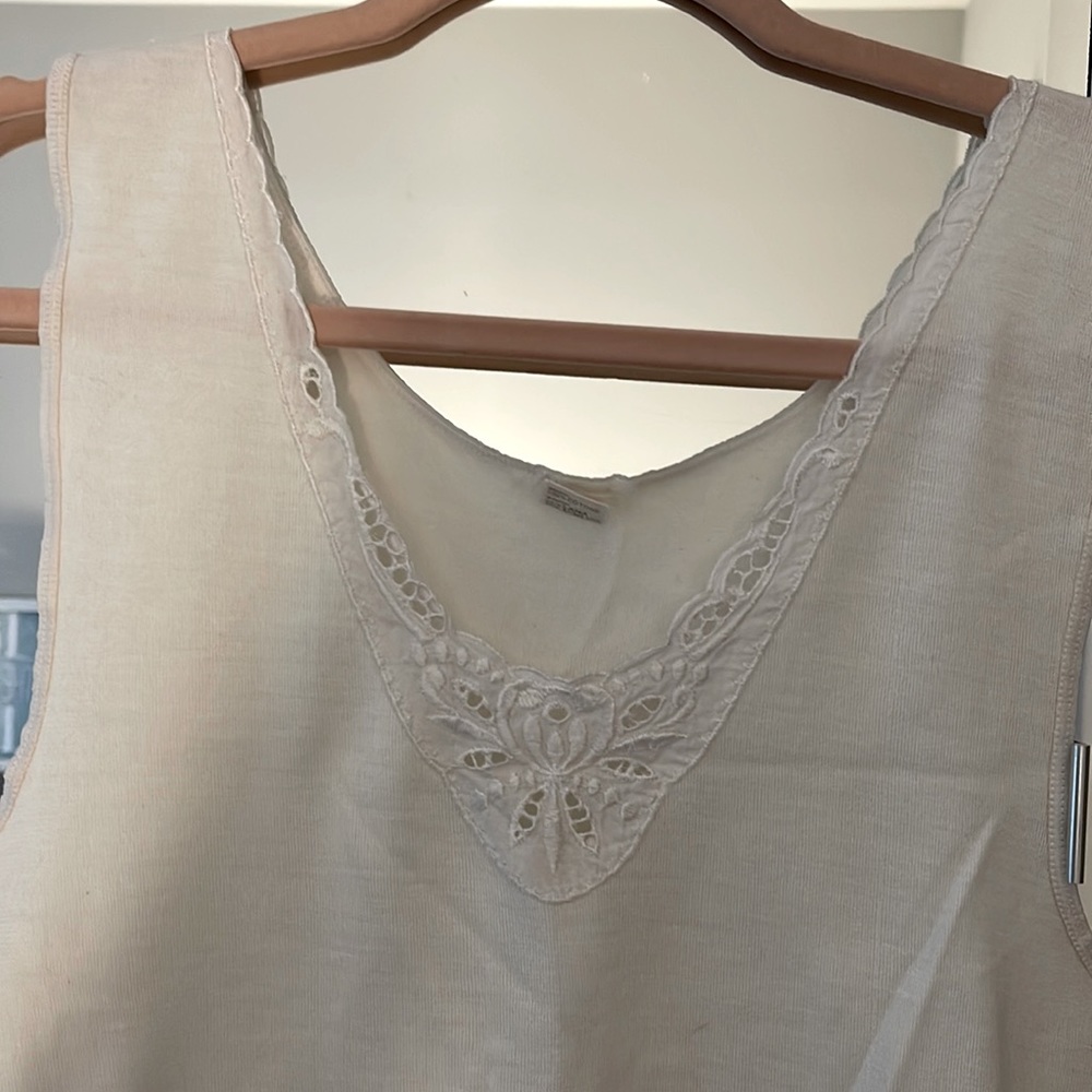 TANK TOP SWEATER MATERIAL SIZE 8 VERY SOFT STRETCHY COMFORTABLE CREAMY WHITE